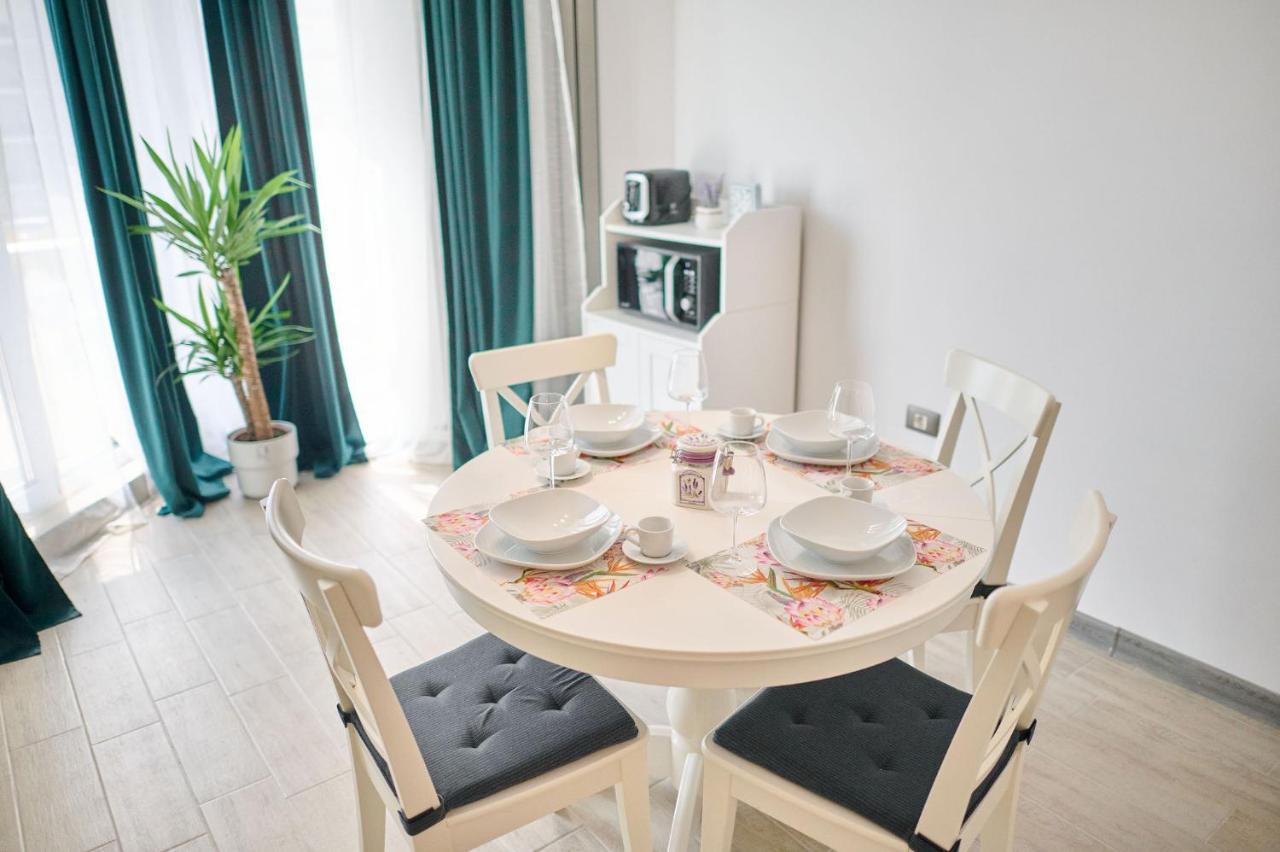Provence Apartment in Alezzi Spa n Pool resort Mamaia Esterno foto